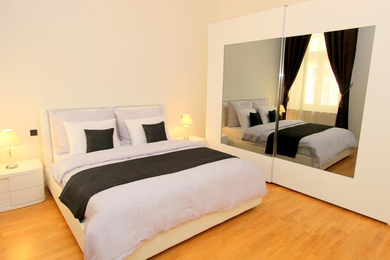 Luxury Apartments Krocinova Prag Exterior foto